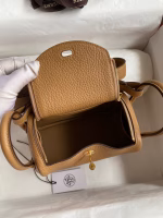 Hermes Mini Lindy Handmade Bag In Biscuit Clemence Leather - Image 3