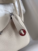 Hermes Mini Lindy Handmade Bag In Craie Clemence Leather - Image 7