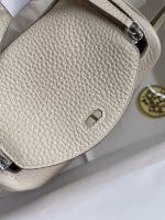 Hermes Mini Lindy Handmade Bag In Craie Clemence Leather - Image 2