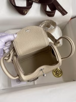 Hermes Mini Lindy Handmade Bag In Craie Clemence Leather - Image 3
