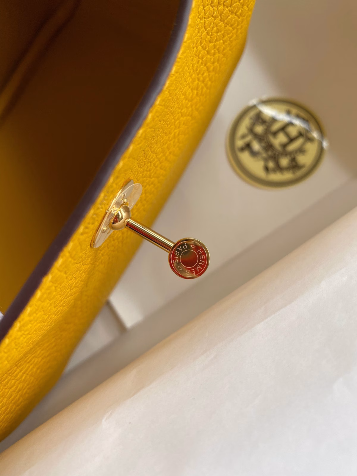 Hermes Mini Lindy Handmade Bag In Jaune Ambre Clemence Leather - Image 5