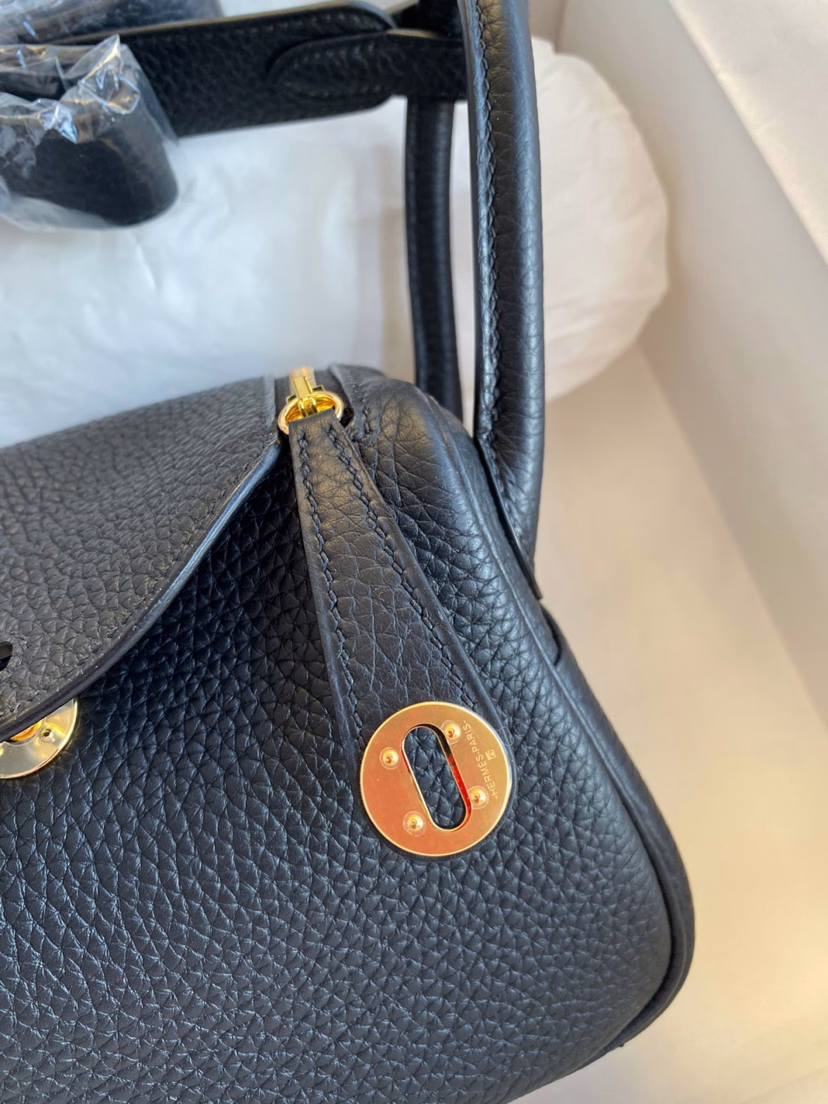 Hermes Mini Lindy Handmade Bag In Black Clemence Leather - Image 3