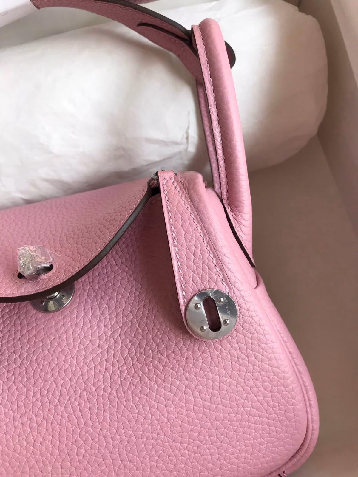 Hermes Mini Lindy Handmade Bag In Pink Clemence Leather - Image 7