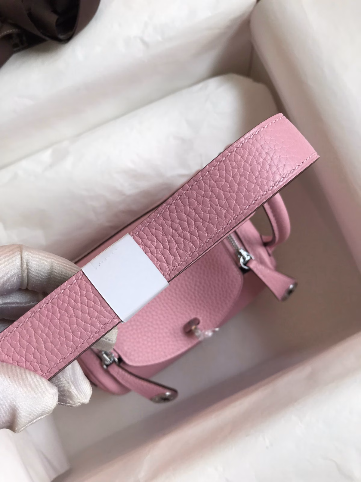 Hermes Mini Lindy Handmade Bag In Pink Clemence Leather - Image 9