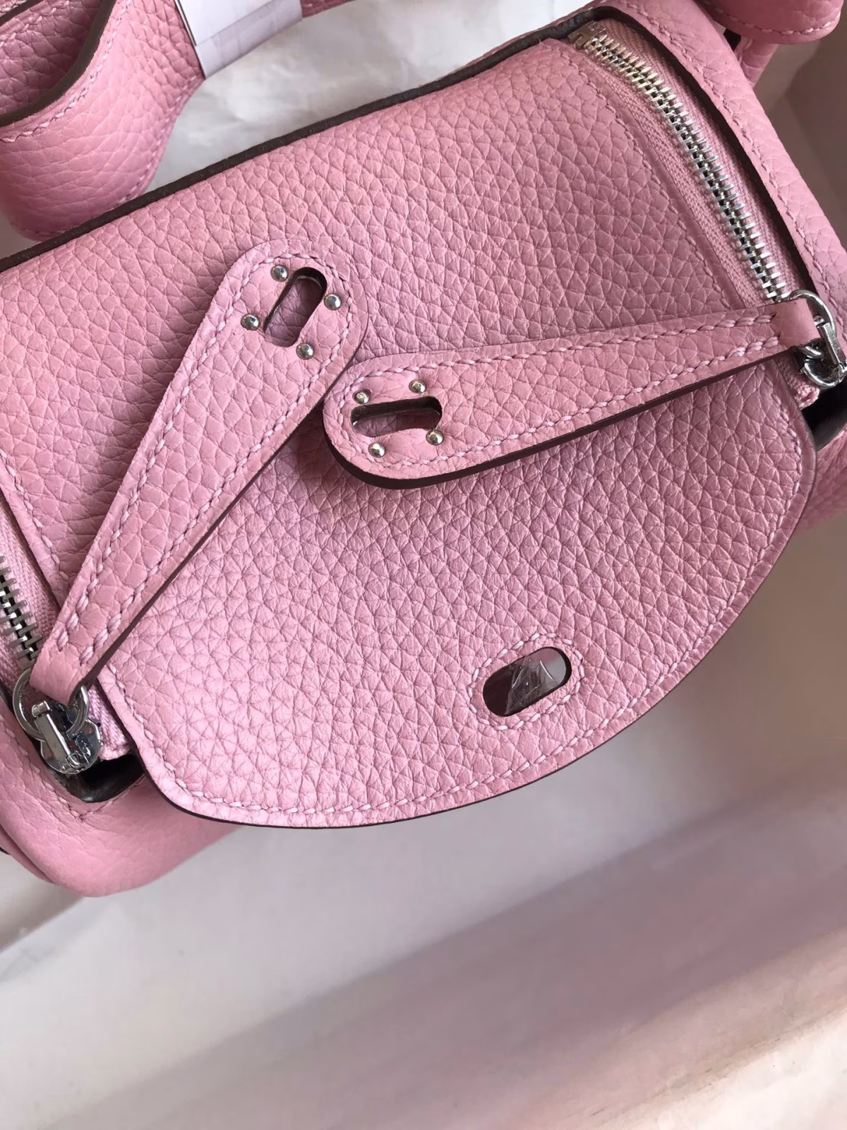 Hermes Mini Lindy Handmade Bag In Pink Clemence Leather - Image 2