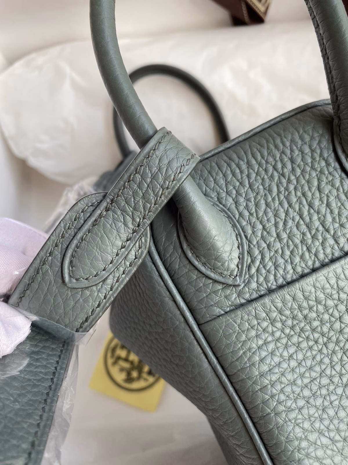 Hermes Mini Lindy Handmade Bag In Vert Amande Clemence Leather - Image 6