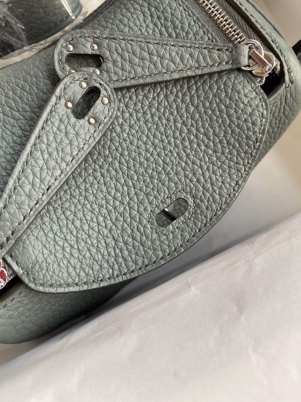 Hermes Mini Lindy Handmade Bag In Vert Amande Clemence Leather - Image 7