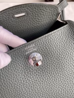 Hermes Mini Lindy Handmade Bag In Vert Amande Clemence Leather - Image 4