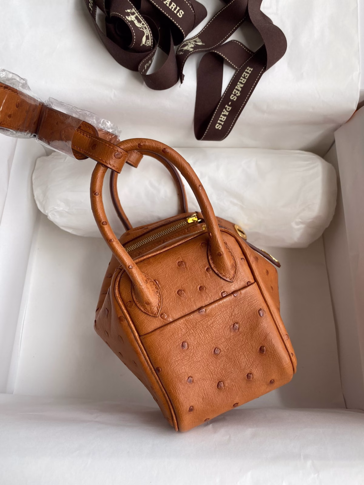 Hermes Mini Lindy Handmade Bag In Gold Ostrich Leather - Image 7