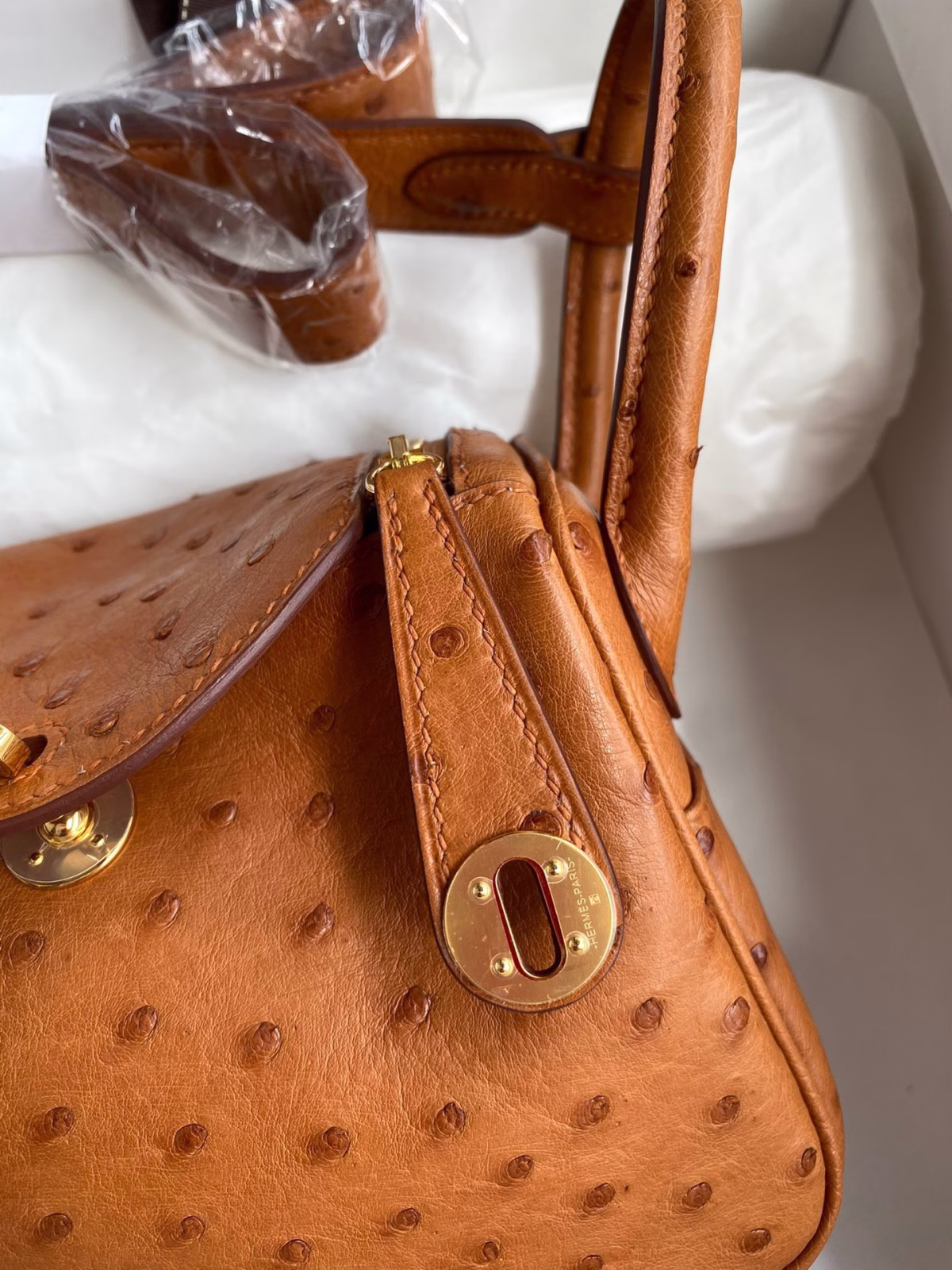 Hermes Mini Lindy Handmade Bag In Gold Ostrich Leather - Image 9