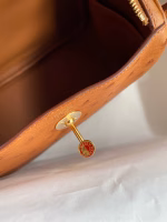 Hermes Mini Lindy Handmade Bag In Gold Ostrich Leather - Image 5