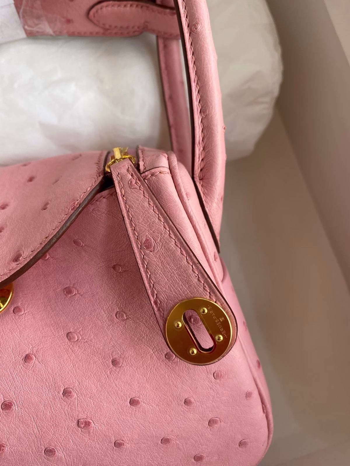 Hermes Mini Lindy Handmade Bag In Rose Sakura Ostrich Leather - Image 8