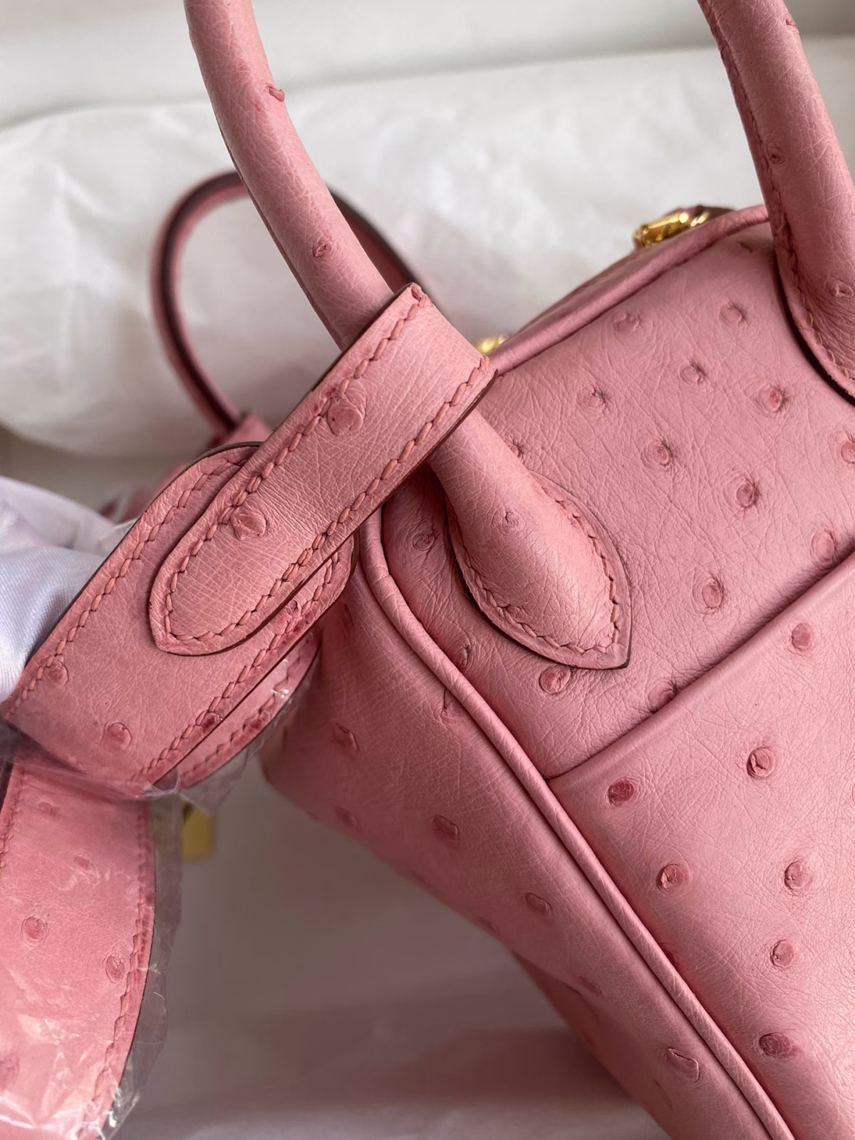 Hermes Mini Lindy Handmade Bag In Rose Sakura Ostrich Leather - Image 4