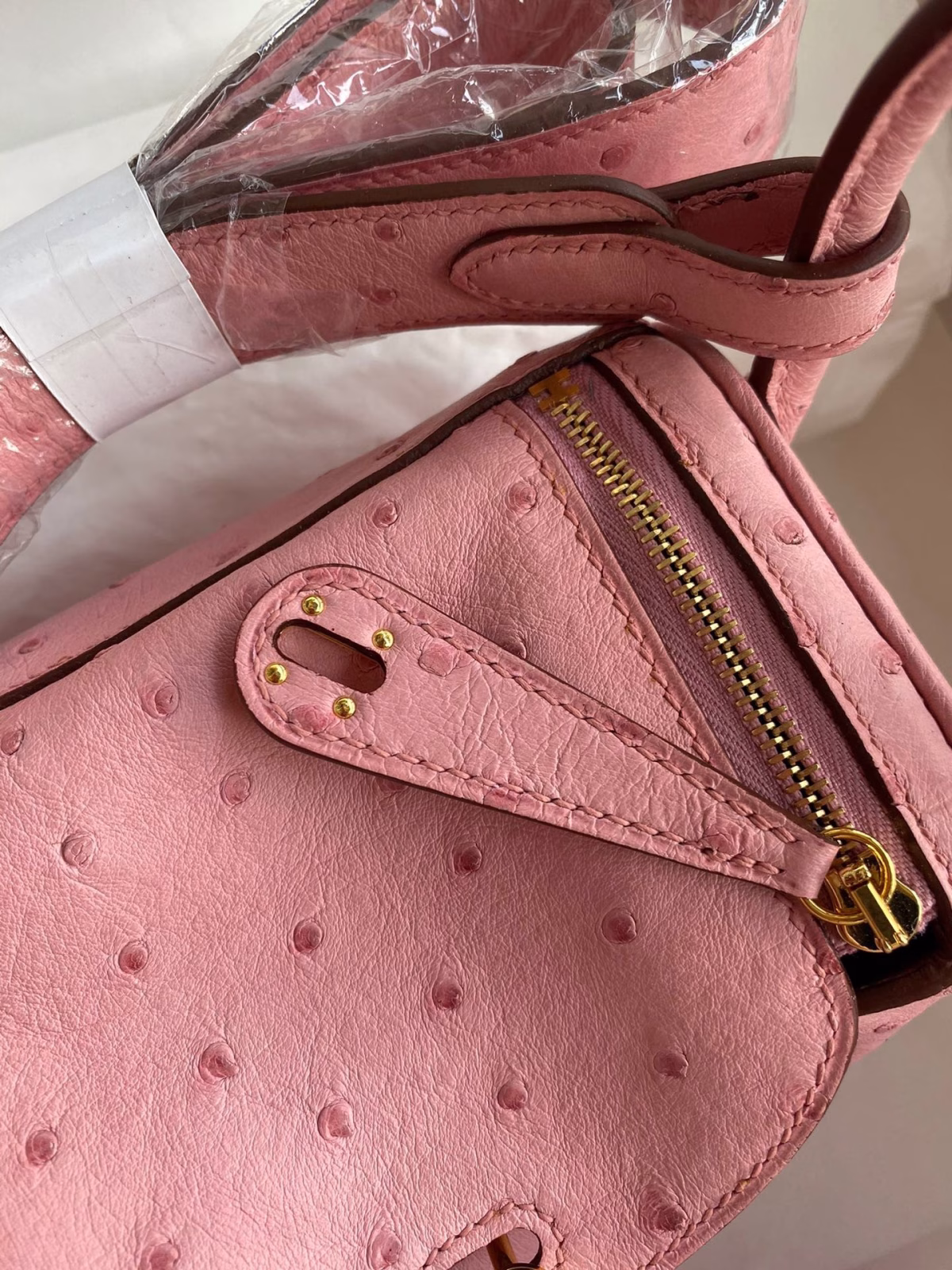 Hermes Mini Lindy Handmade Bag In Rose Sakura Ostrich Leather - Image 3