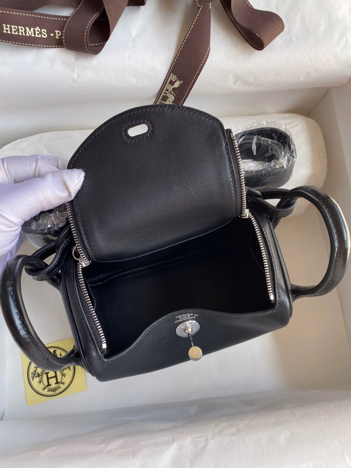 Hermes Mini Lindy Handmade Bag In Black Swift Leather - Image 2