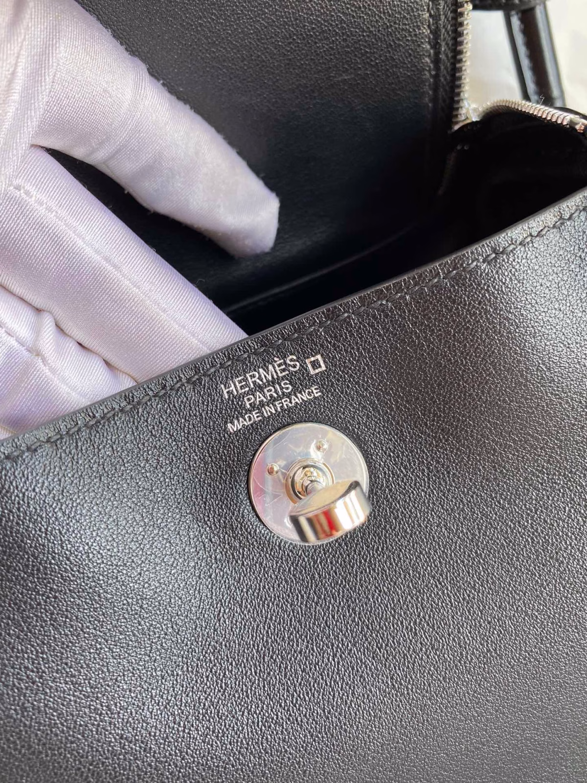 Hermes Mini Lindy Handmade Bag In Black Swift Leather - Image 3