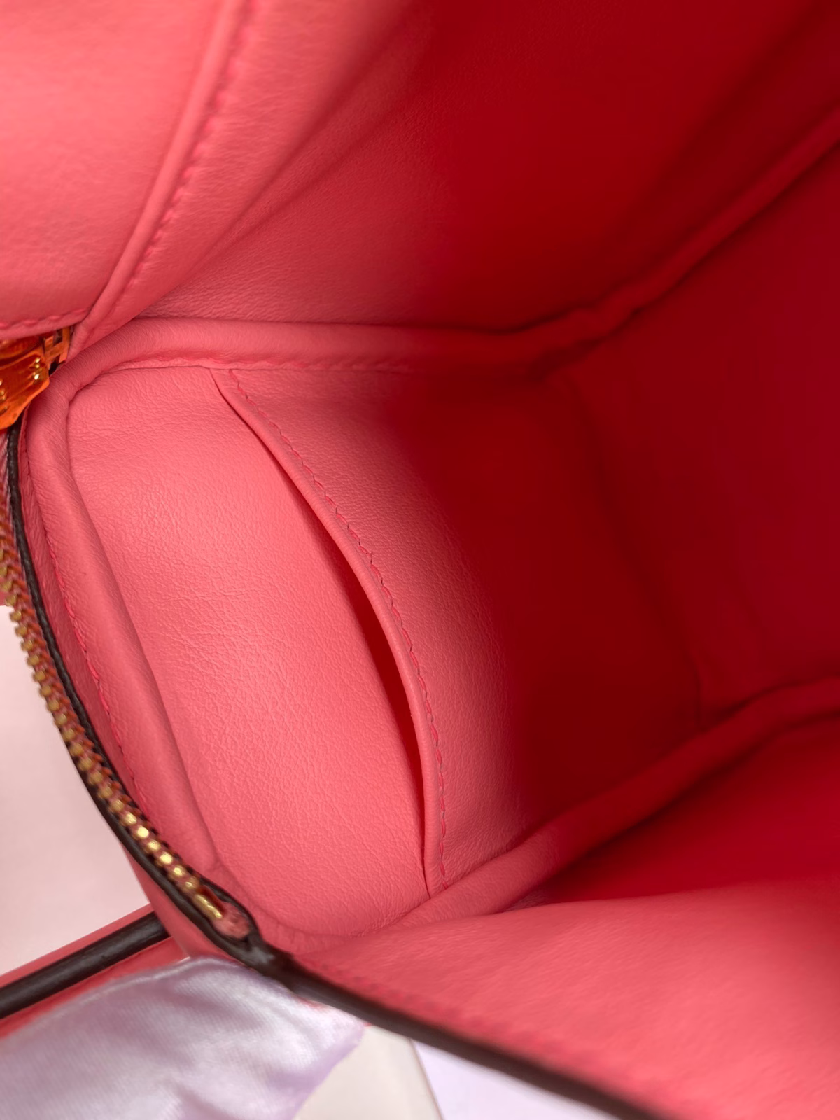 Hermes Mini Lindy Handmade Bag In Rose Lipstick Swift Leather - Image 5