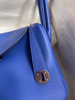 Hermes Lindy 26 Handmade Bag In Blue Electric Clemence Leather - Image 2