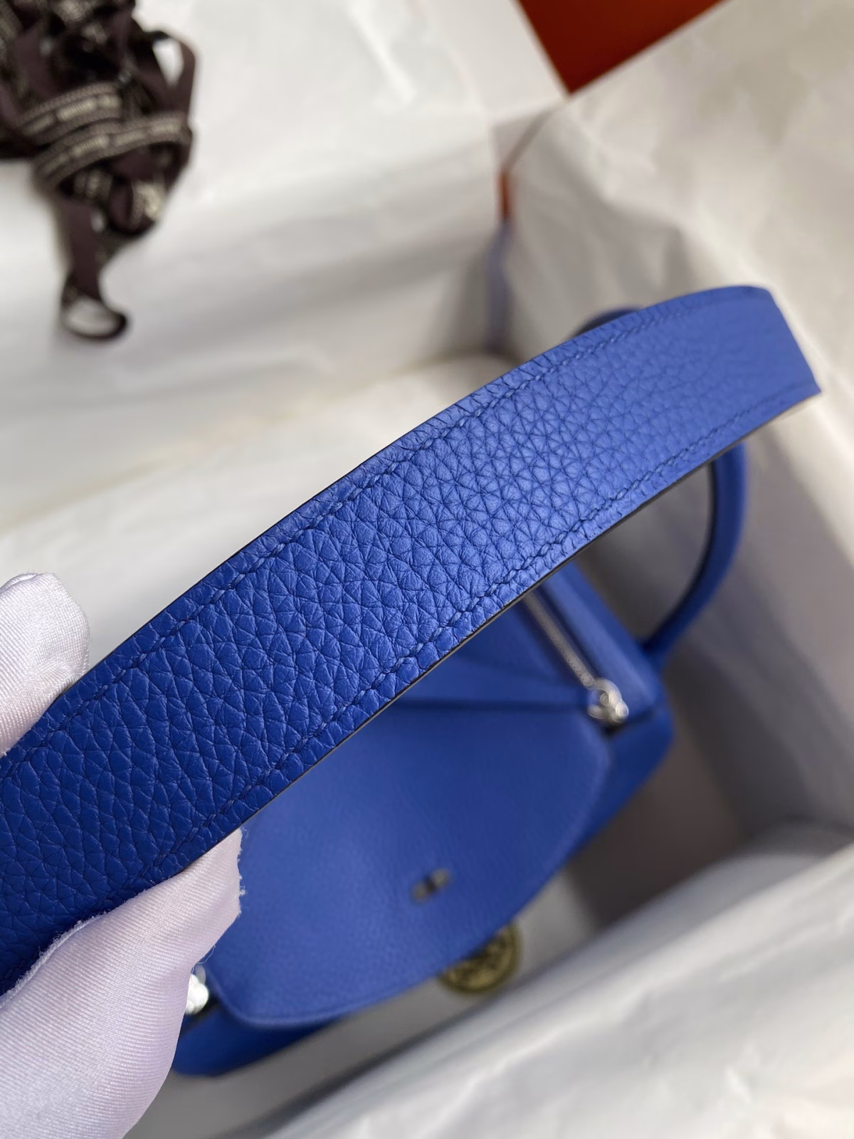 Hermes Lindy 26 Handmade Bag In Blue Electric Clemence Leather - Image 3