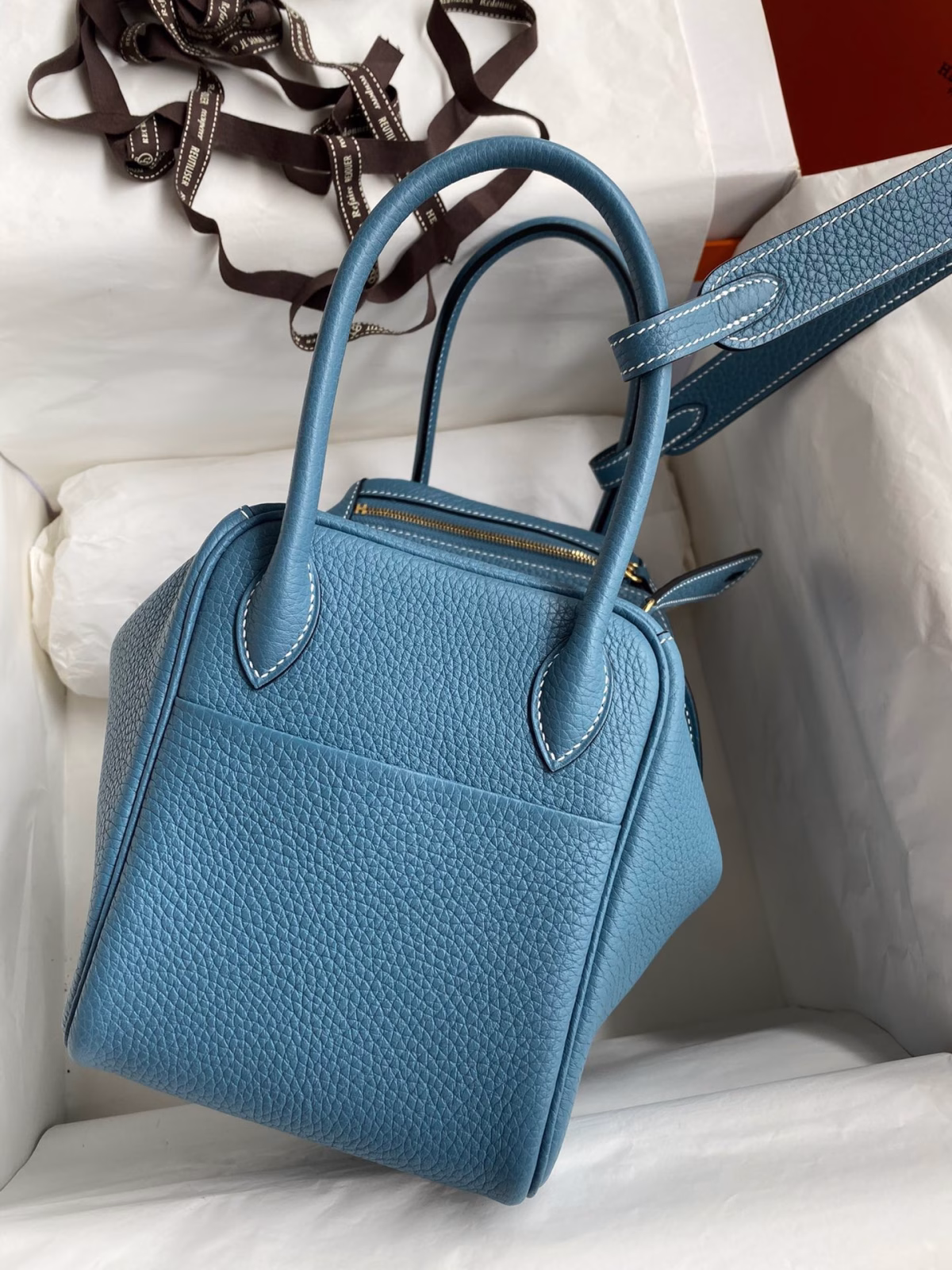 Hermes Lindy 26 Handmade Bag In Blue Jean Clemence Leather - Image 2