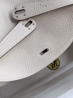 Hermes Lindy 26 Handmade Bag In Craie Clemence Leather - Image 7