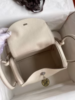 Hermes Lindy 26 Handmade Bag In Craie Clemence Leather - Image 5