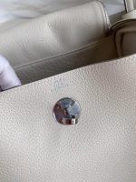 Hermes Lindy 26 Handmade Bag In Craie Clemence Leather - Image 2