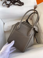 Hermes Lindy 26 Handmade Bag In Etain Clemence Leather - Image 7