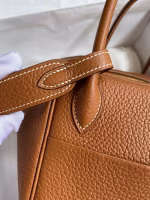 Hermes Lindy 26 Handmade Bag In Gold Clemence Leather - Image 3