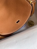 Hermes Lindy 26 Handmade Bag In Gold Clemence Leather - Image 6