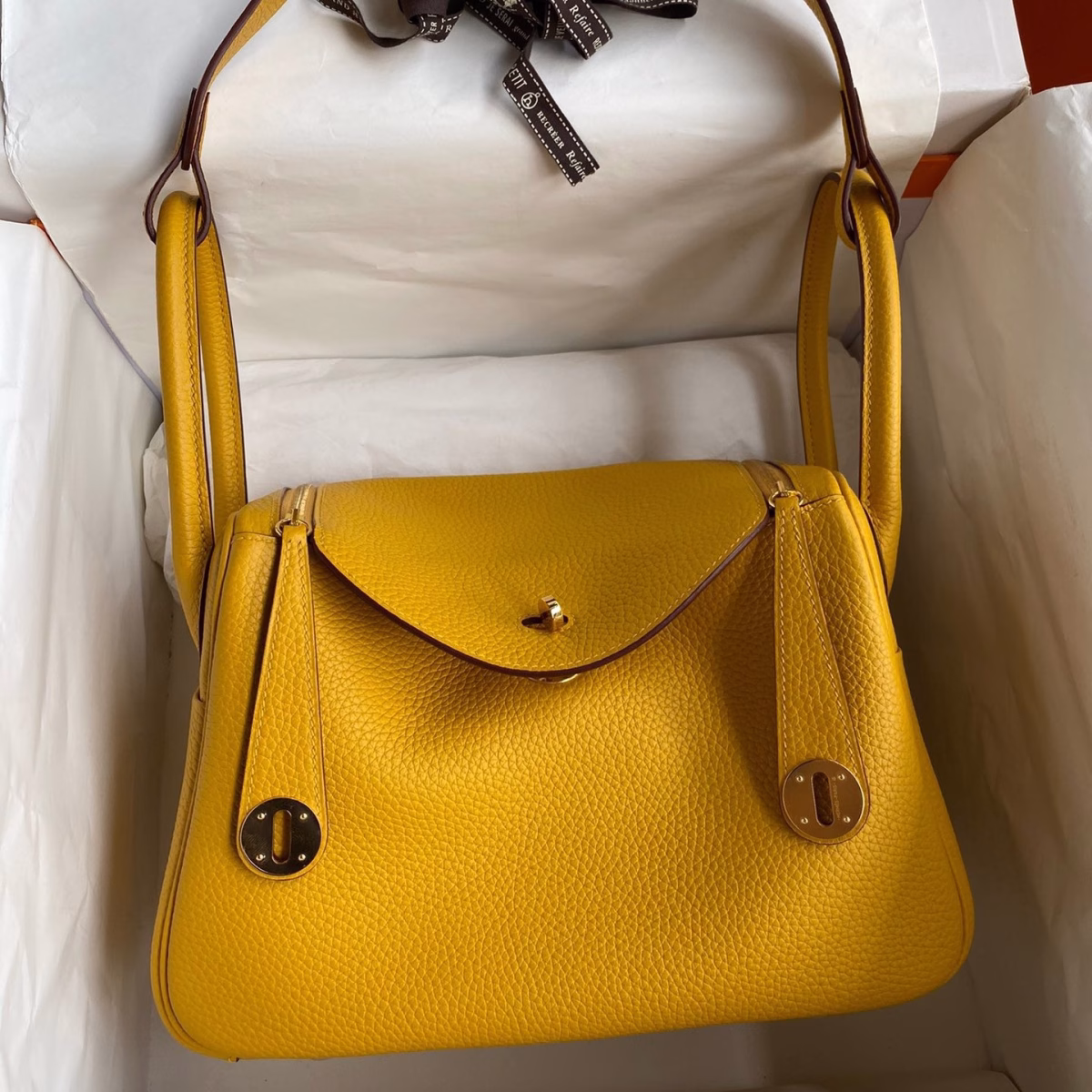 Hermes Lindy 26 Handmade Bag In Jaune Ambre Clemence Leather - Image 1