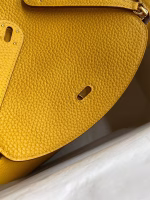Hermes Lindy 26 Handmade Bag In Jaune Ambre Clemence Leather - Image 8