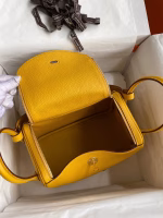 Hermes Lindy 26 Handmade Bag In Jaune Ambre Clemence Leather - Image 2