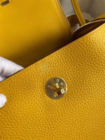 Hermes Lindy 26 Handmade Bag In Jaune Ambre Clemence Leather - Image 7