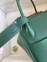Hermes Lindy 26 Handmade Bag In Malachite Clemence Leather - Image 3