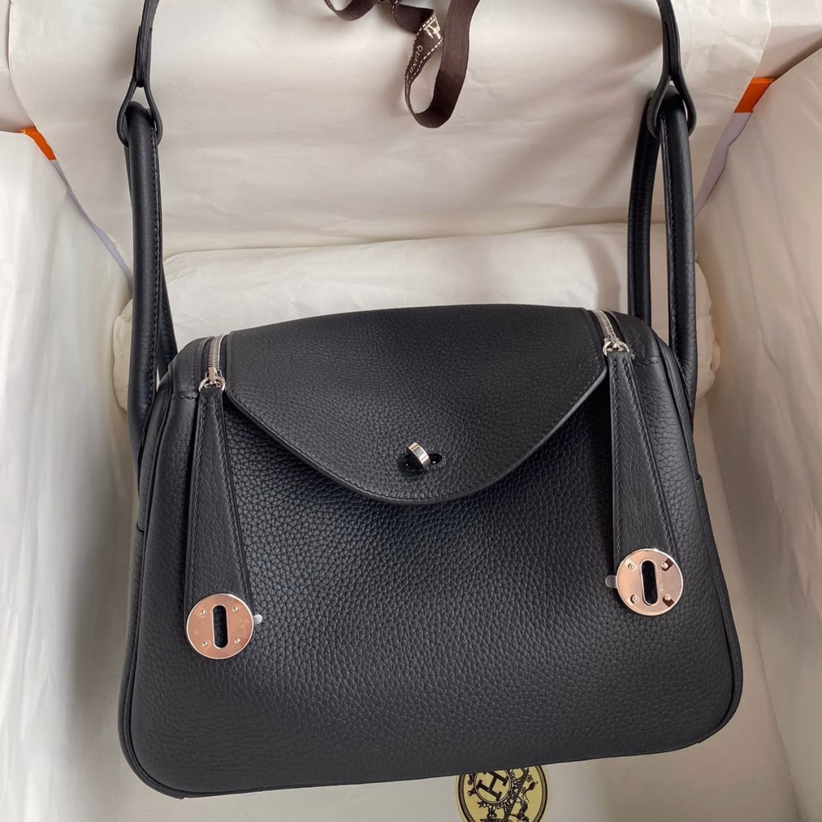 Hermes Lindy 26 Handmade Bag In Black Clemence Leather - Image 1