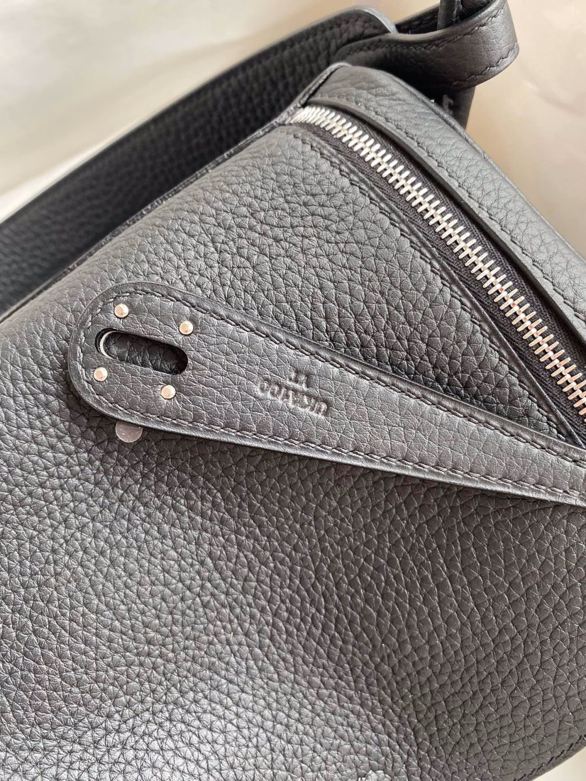 Hermes Lindy 26 Handmade Bag In Black Clemence Leather - Image 8