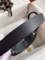 Hermes Lindy 26 Handmade Bag In Black Clemence Leather - Image 3