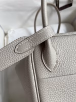Hermes Lindy 26 Handmade Bag In Pearl Grey Clemence Leather - Image 9
