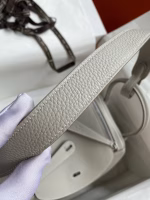 Hermes Lindy 26 Handmade Bag In Pearl Grey Clemence Leather - Image 2