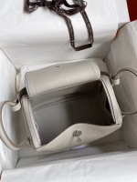 Hermes Lindy 26 Handmade Bag In Pearl Grey Clemence Leather - Image 7