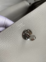 Hermes Lindy 26 Handmade Bag In Pearl Grey Clemence Leather - Image 4
