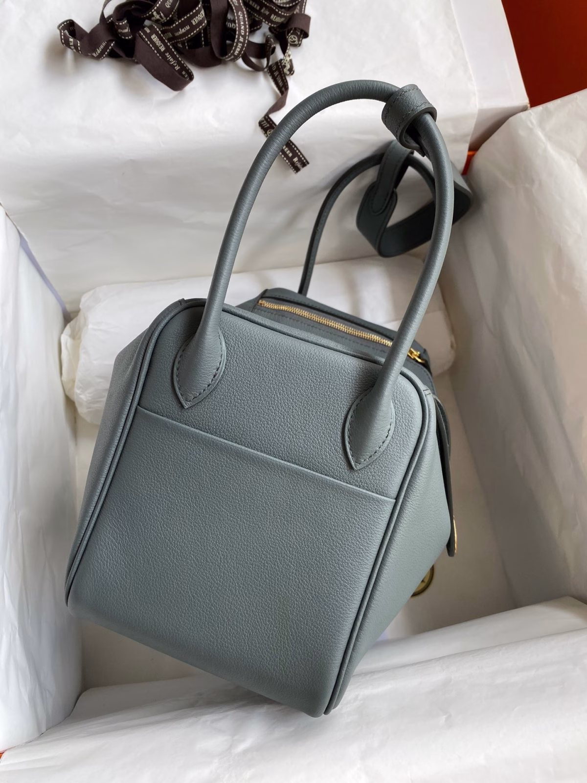 Hermes Lindy 26 Handmade Bag In Vert Amande Evercolor Leather - Image 6