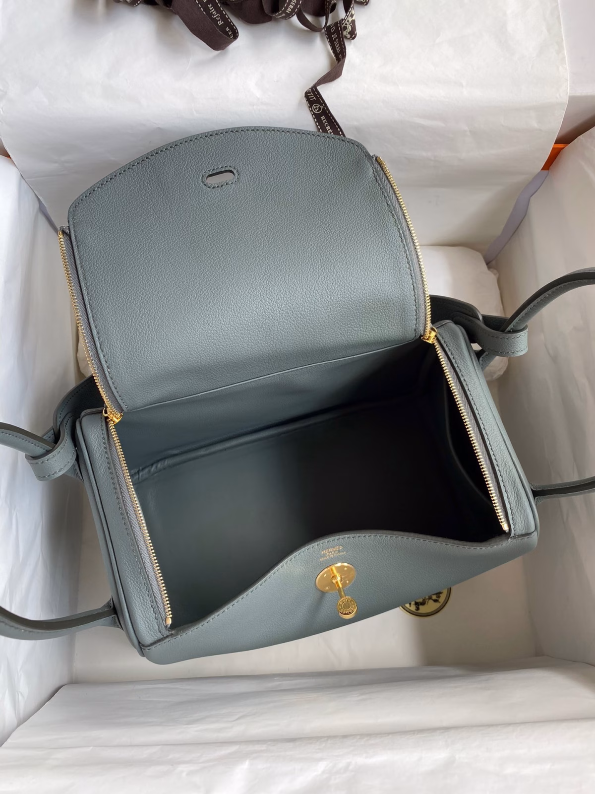 Hermes Lindy 26 Handmade Bag In Vert Amande Evercolor Leather - Image 8