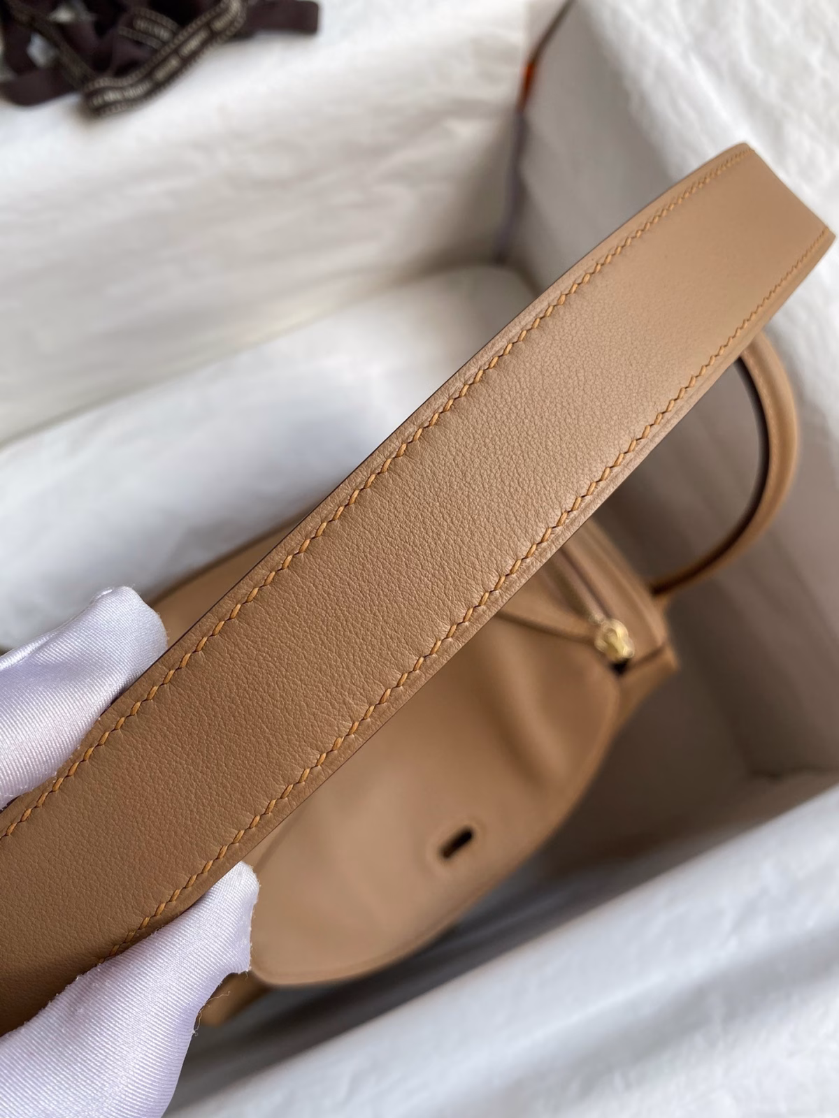 Hermes Lindy 26 Handmade Bag In Chai Swift Calfskin - Image 4
