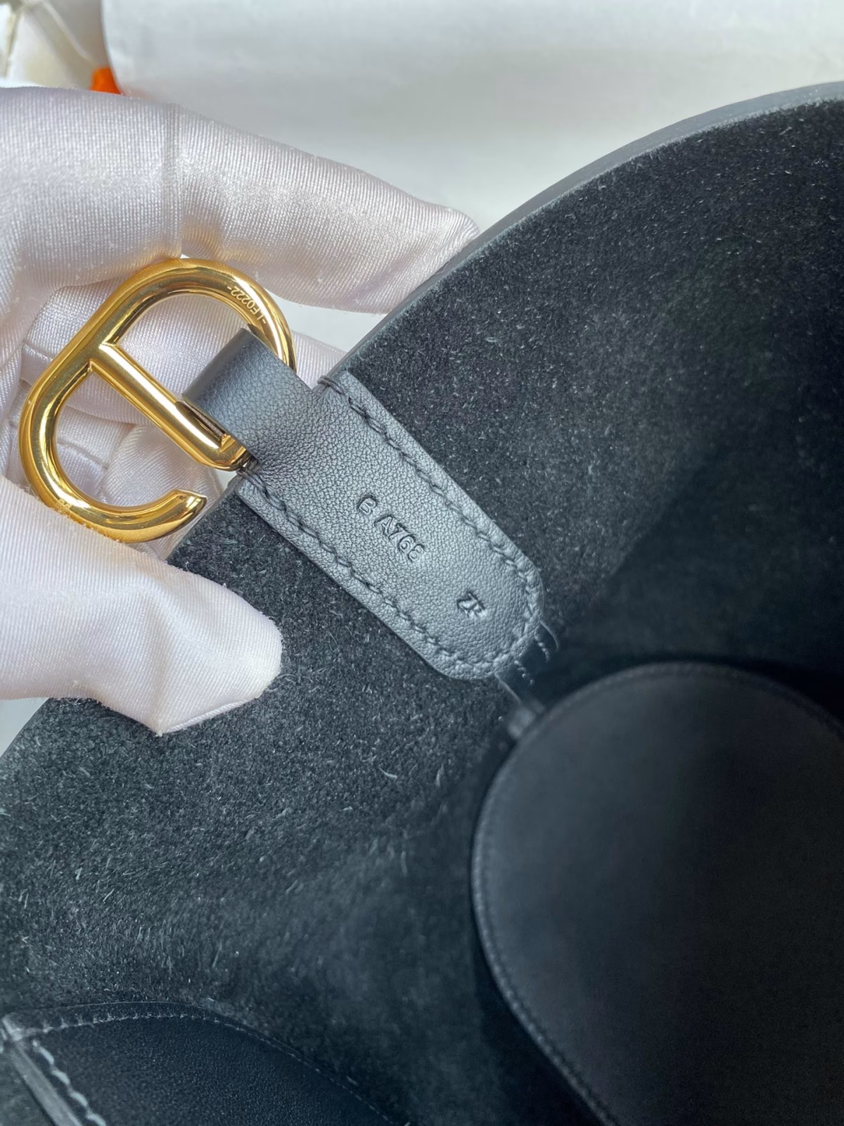 Hermes In The Loop 18 Handmade Bag in Black Clemence Leather - Image 3