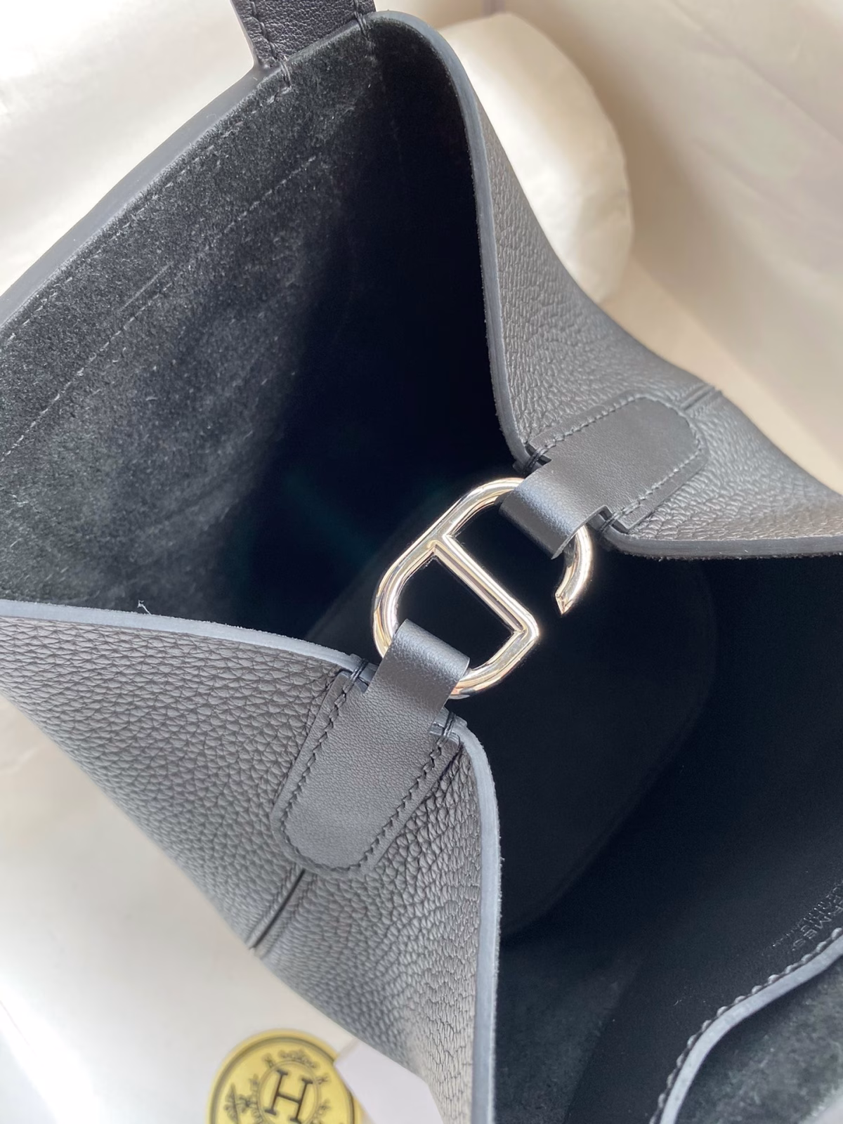 Hermes In The Loop 18 Handmade Bag in Black Clemence Leather - Image 5