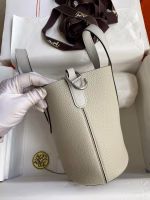 Hermes In The Loop 18 Handmade Bag in Pearl Grey Clemence Leather - Image 6
