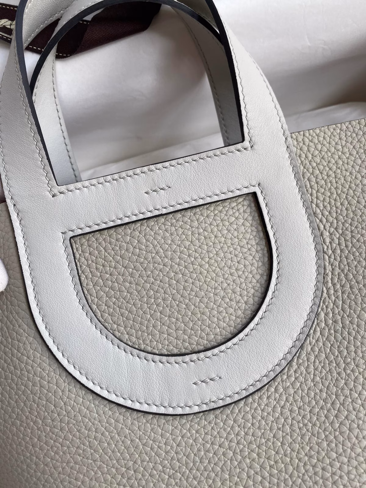 Hermes In The Loop 18 Handmade Bag in Pearl Grey Clemence Leather - Image 7