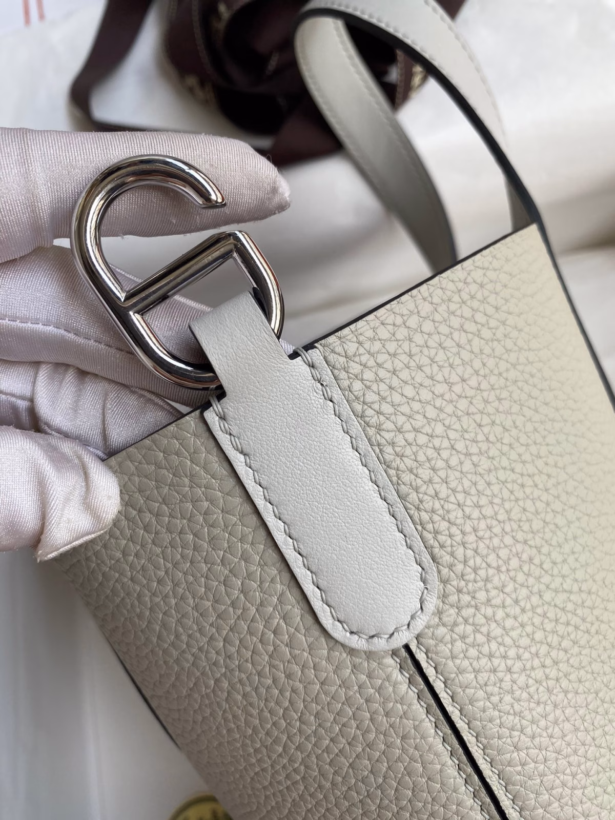 Hermes In The Loop 18 Handmade Bag in Pearl Grey Clemence Leather - Image 8